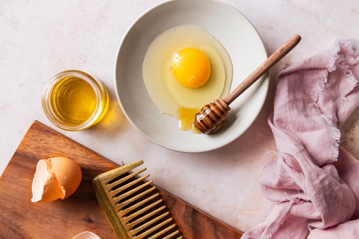 sử dụng dầu ô liu và trứng gà 
